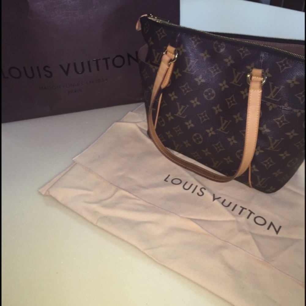 Authentic Louis Vuitton Totally PM date code avail
